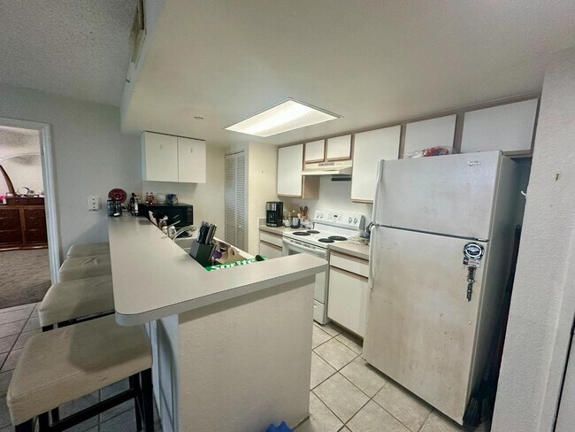 Building Photo - 3635 Seaside Dr