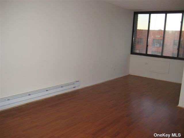 Building Photo - 136-35 Maple Ave