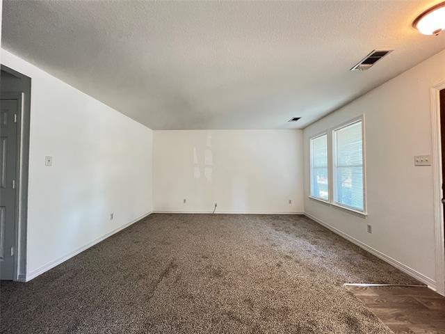 Building Photo - 403 W Oak St