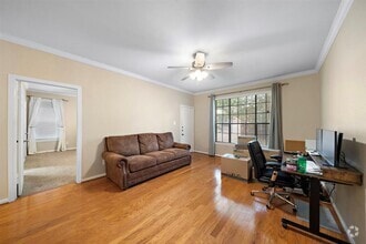 Building Photo - 2255 Braeswood Park Dr