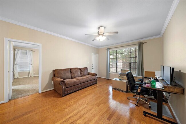Building Photo - 2255 Braeswood Park Dr