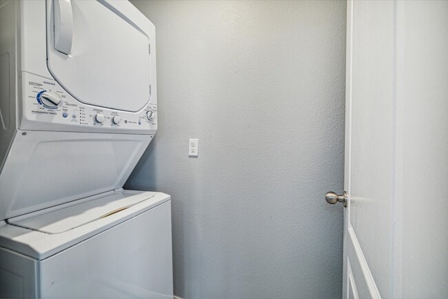 Foto del edificio - 1548 Ashland St