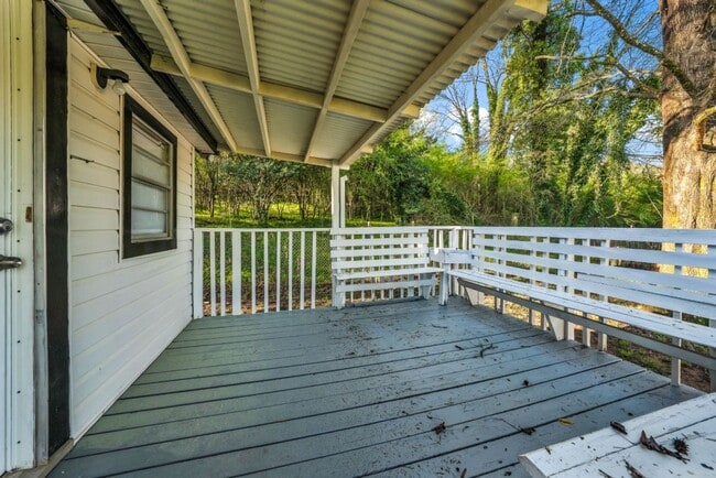 Building Photo - Charming Renovated 2BR Home – Full of Char...