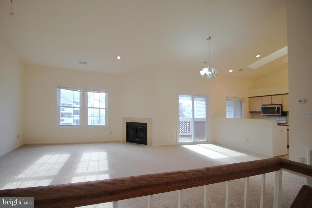 Primary Photo - 12893 Grays Pointe Rd