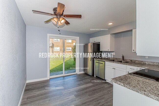 Foto del edificio - 12718 E Main Ave