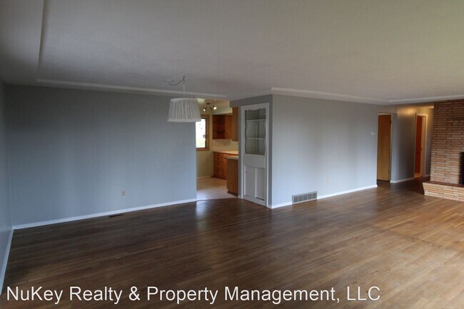 Foto del edificio - 4 br, 3 bath House - 2827 W. Weile Ave.