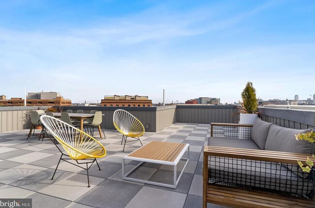 Foto del edificio - 1723 Ridge Ave