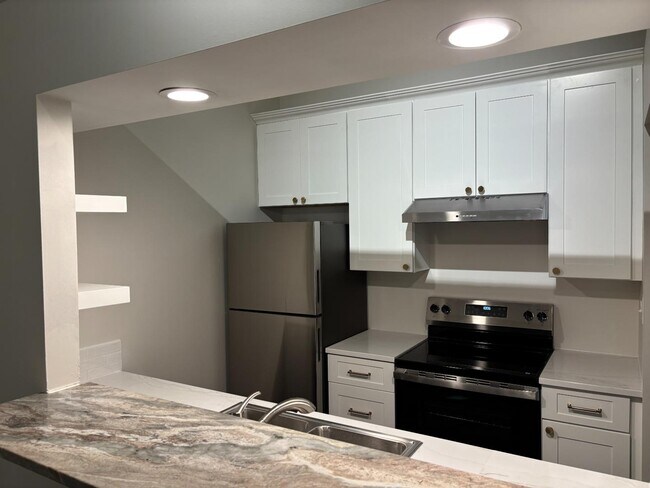 Building Photo - 117 Main St