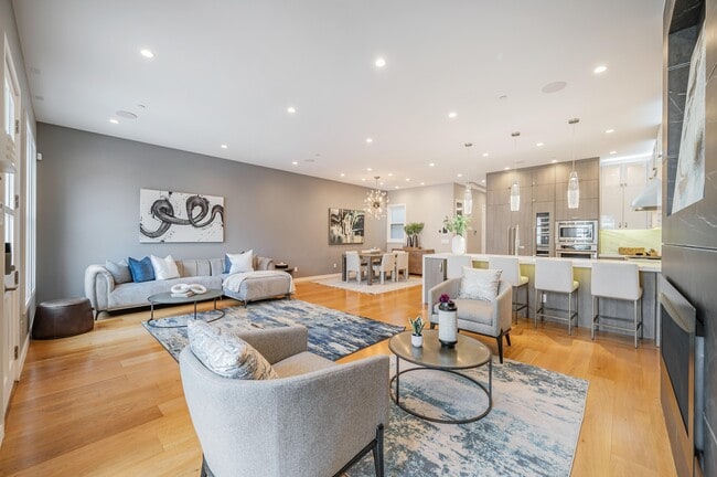 Building Photo - 215 3rd Ave