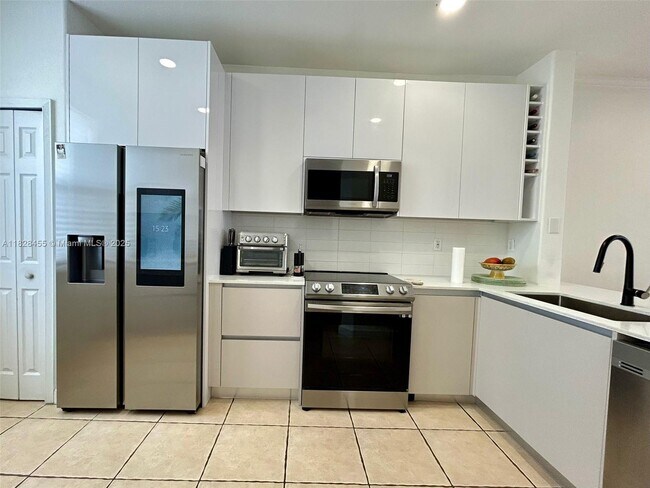 Foto del edificio - 5440 NW 107th Ave