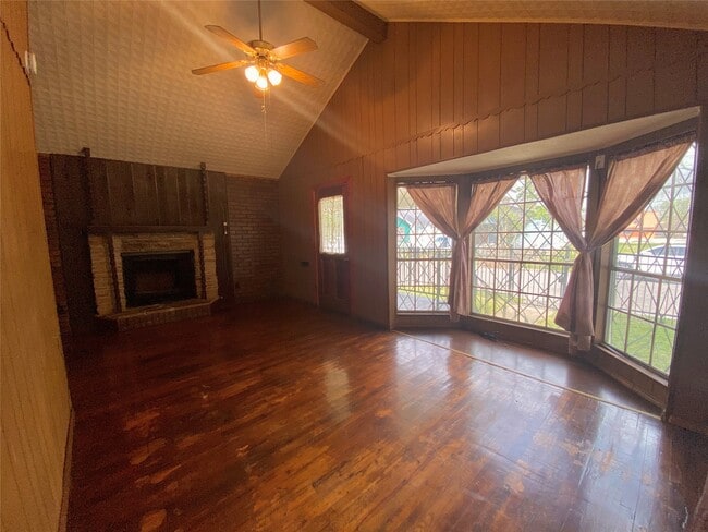 Building Photo - 611 Bolster St