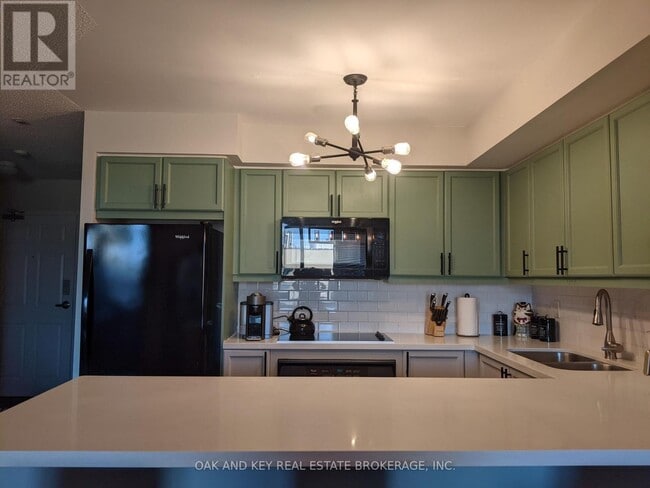 Building Photo - 245 Davisville Ave