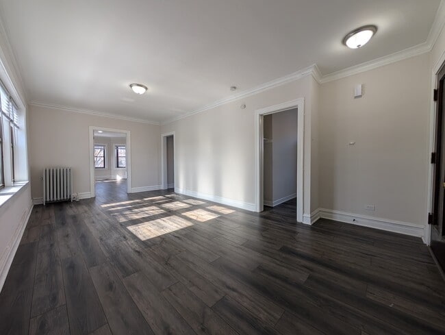 Building Photo - 5817 W Berteau Ave