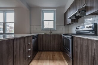 Building Photo - 2105 Rue Chomedey