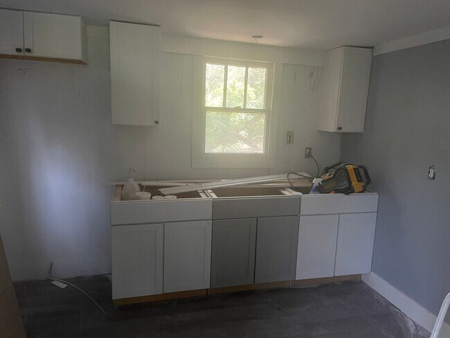 Building Photo - Charming Ranch