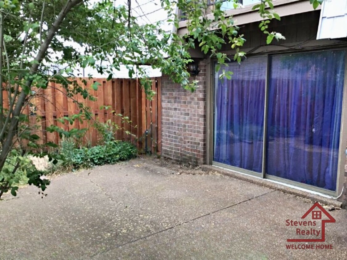 Foto del edificio - 136 Cedarwood Ln