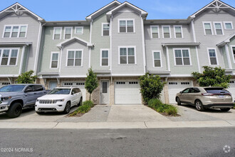 Building Photo - 1808 Bungalow Row