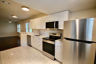 Building Photo - 616 E Pine St