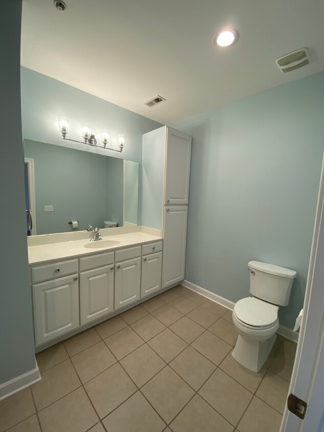 cabinet 39724071.jpg