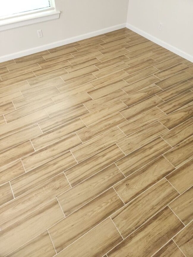 Building Photo - Two bedroom fully remodeled with refrigerated air