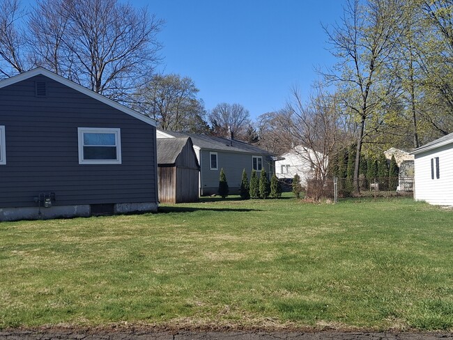 Building Photo - 197 Overhill Dr