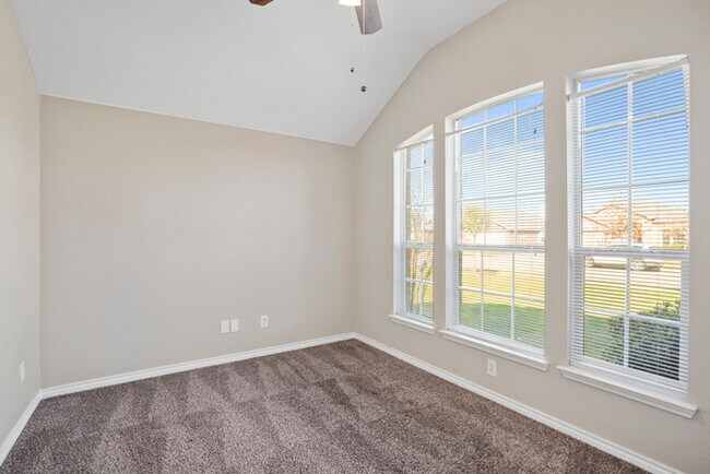 Foto del edificio - 216 Spring Hollow Dr