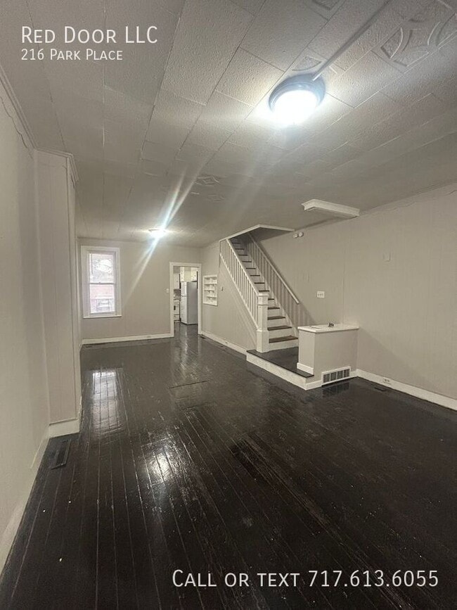 Building Photo - 216 Park Pl