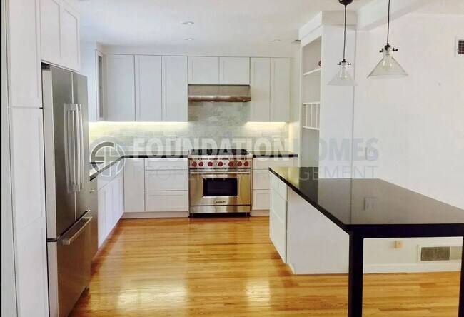 Building Photo - Modern Bret Harte Home with Gourmet Kitchen - FOUNDATION