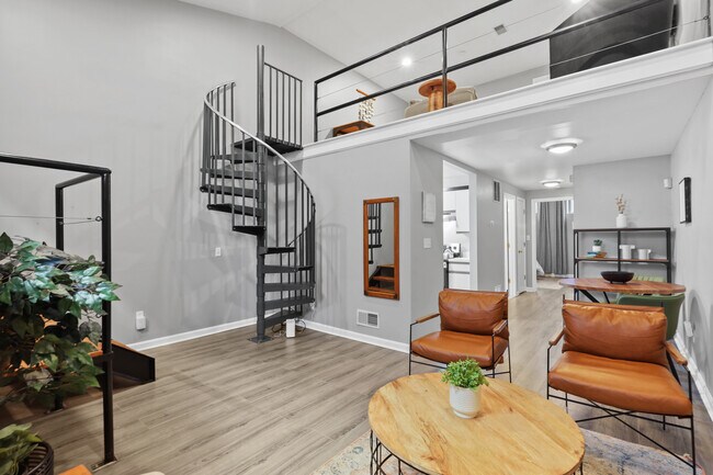 Photo - 404 Grindall St House