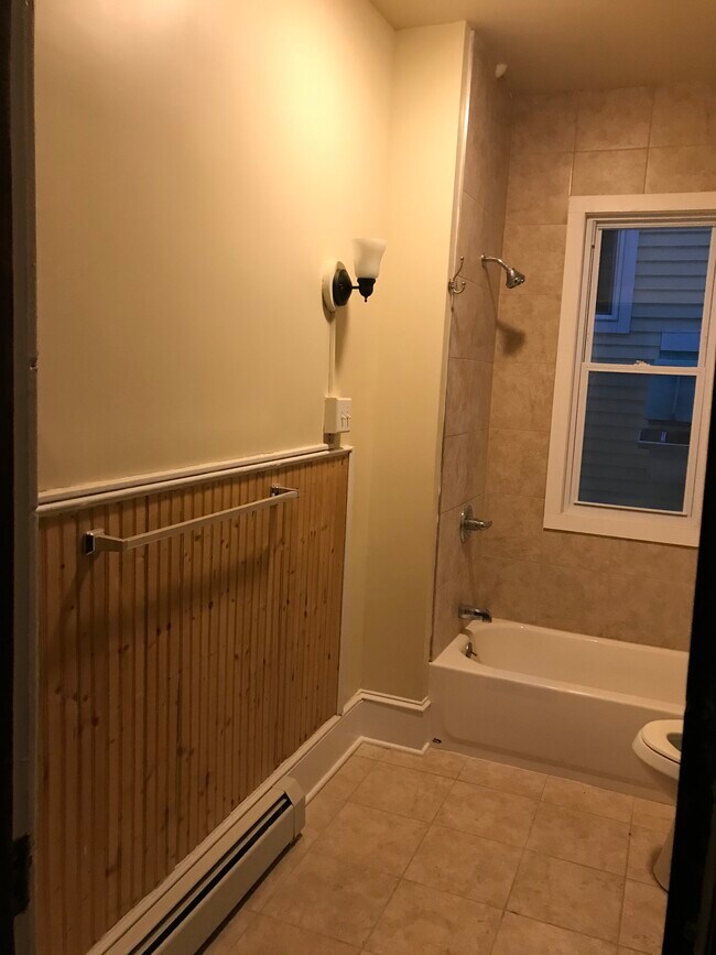 ONE FULL BATHROOM - 53 Garden St