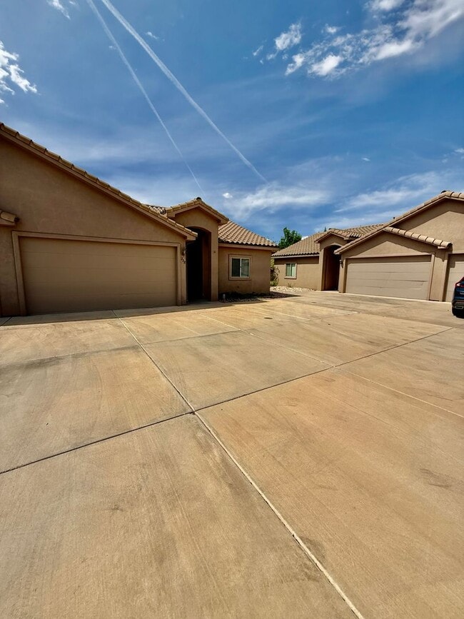 Foto del edificio - Spacious & Sunny Home in Quiet Hurricane N...