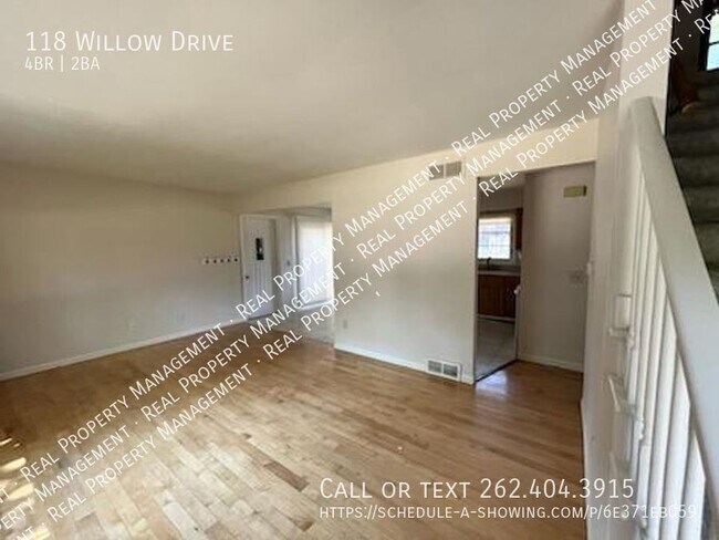 Building Photo - 4 Bedroom 2 bath home Hartland WI near Arr...