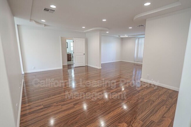 Foto del edificio - 6518 Peach Ave