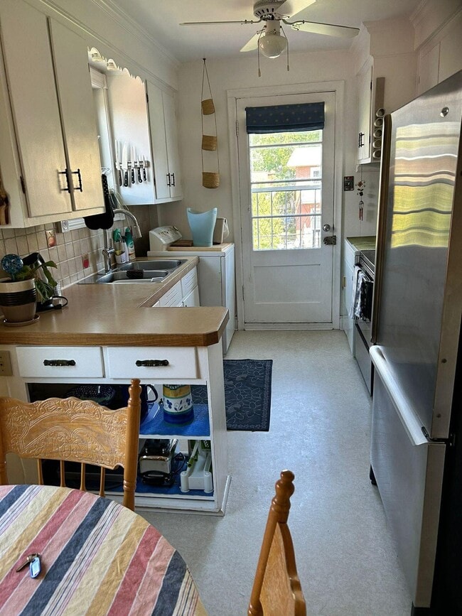 cuisine, porte arrière - 5137 Av Mariette