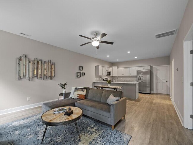 Building Photo - 208 N Stingray Ln