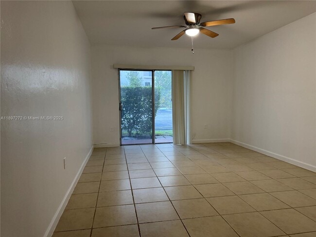 Foto del edificio - 8315 SW 72nd Ave