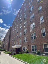 Building Photo - 140-65 Beech Ave