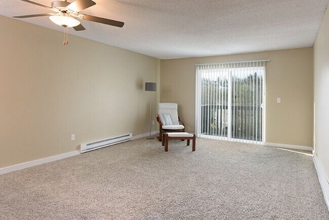 Building Photo - SPACIOUS 2 BEDROOM