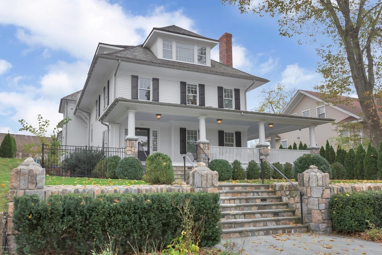 Primary Photo - 303 Milbank Ave