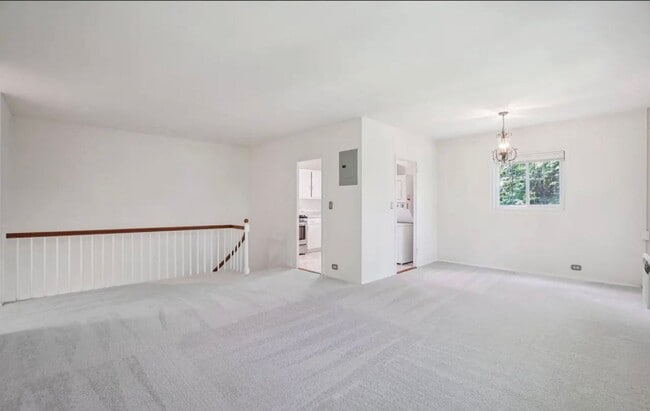 Building Photo - Charming Tree-Top Condo in Historic Parkfa...