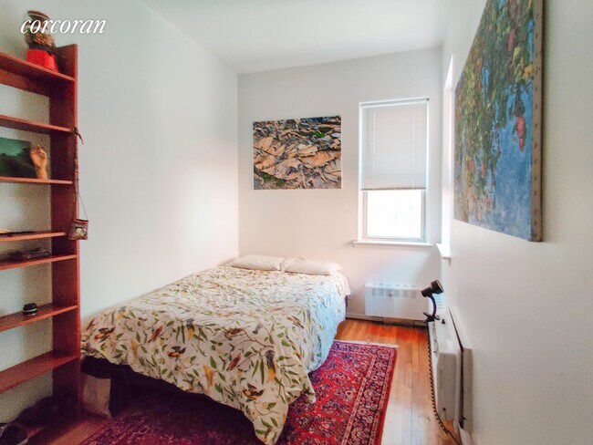Building Photo - 140 W 74th St