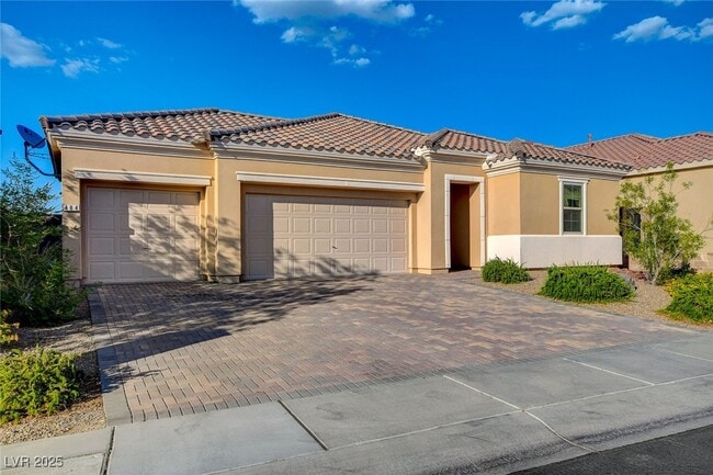 Building Photo - 484 Punto Vallata Dr