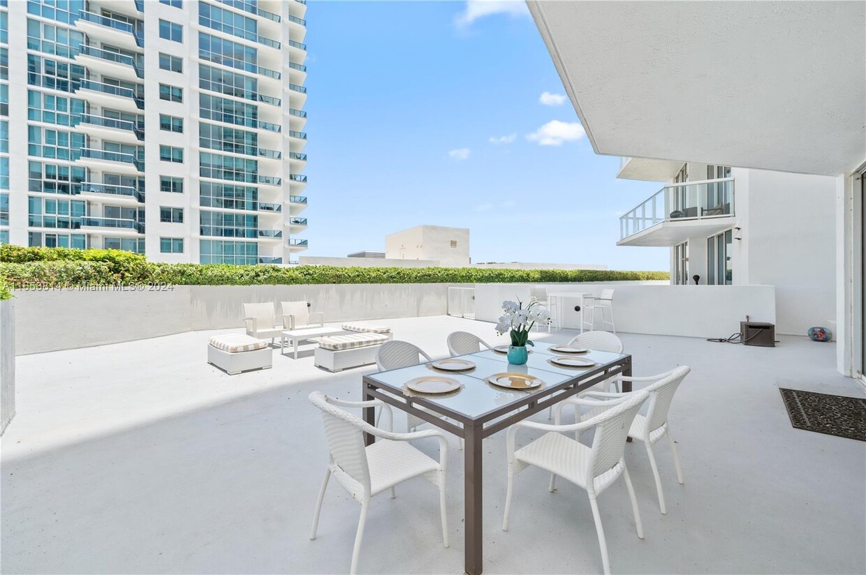 Foto principal - 6515 Collins Ave