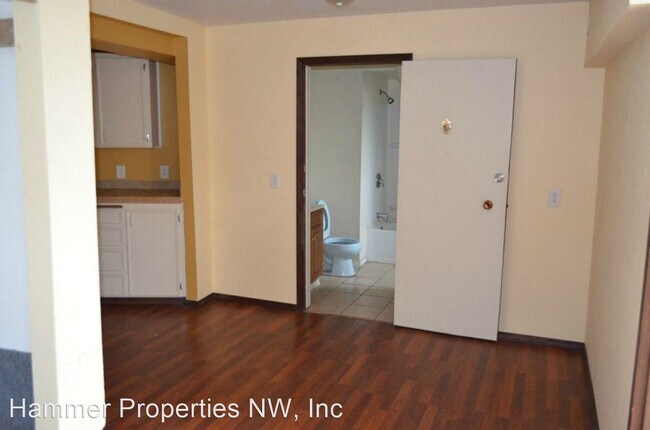 Building Photo - 6 br, 3 bath House - 310 E Ivy Street