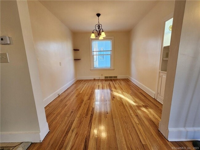 Building Photo - 35 Holbrook Pl