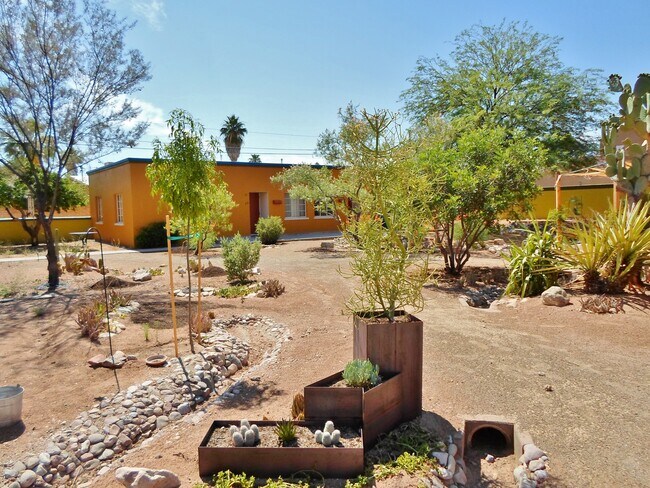 Foto del edificio - 716 N Palo Verde Blvd