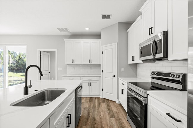 Foto del edificio - 8175 Elkenberry Ave