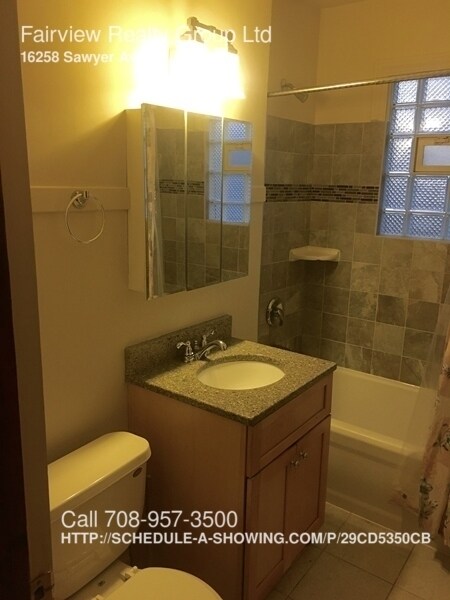 Foto del edificio - 16258 Sawyer Ave