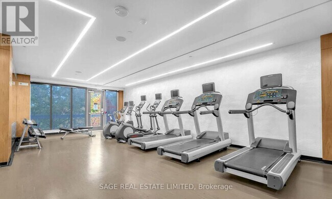 Photo du bâtiment - 36 Park Lawn Rd