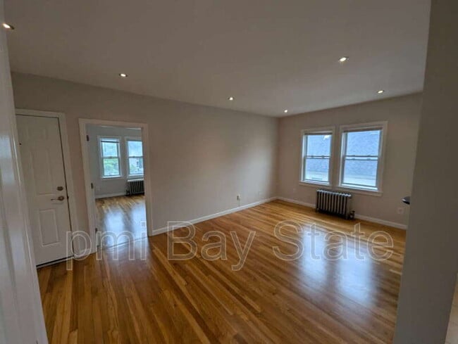 Building Photo - 650 Metropolitan Ave